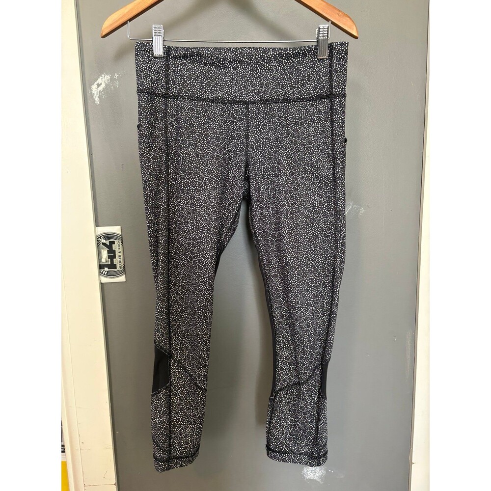 Lululemon size 6 pace rival crop leggings black freckled flower pattern